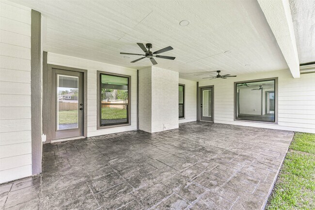 Building Photo - 4102 Honey Oaks Dr