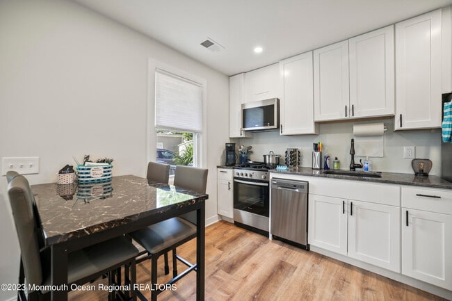 Building Photo - 110 11th Ave