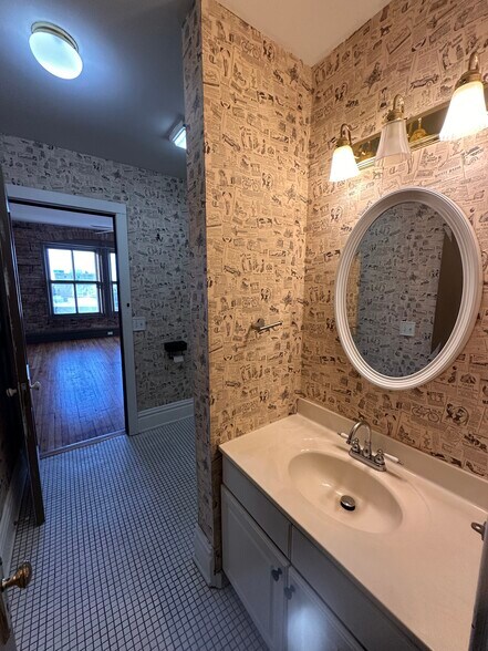 Building Photo - 77 S Lasalle St