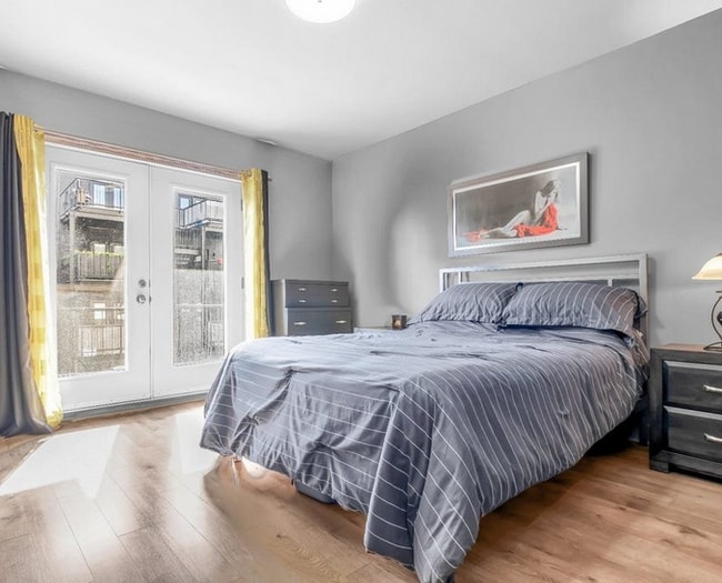 Building Photo - 831 S Flores St