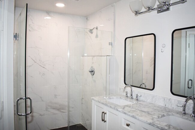 Building Photo - Lovely 3-2-2 in Ft. Worth in Desirable Loc...