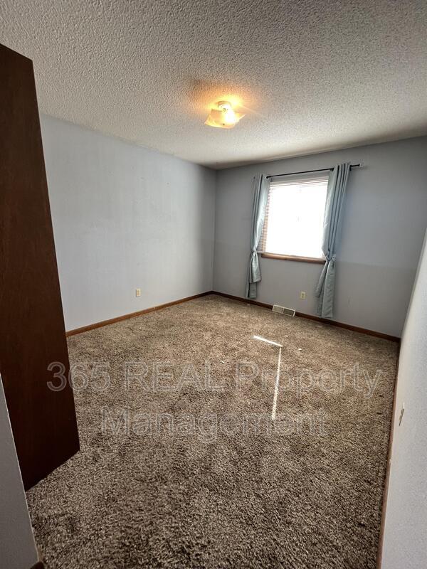 Building Photo - 4925 W 8th Street Rd