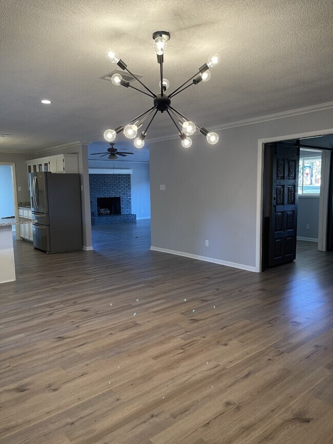 Building Photo - 309 Darbonne Dr