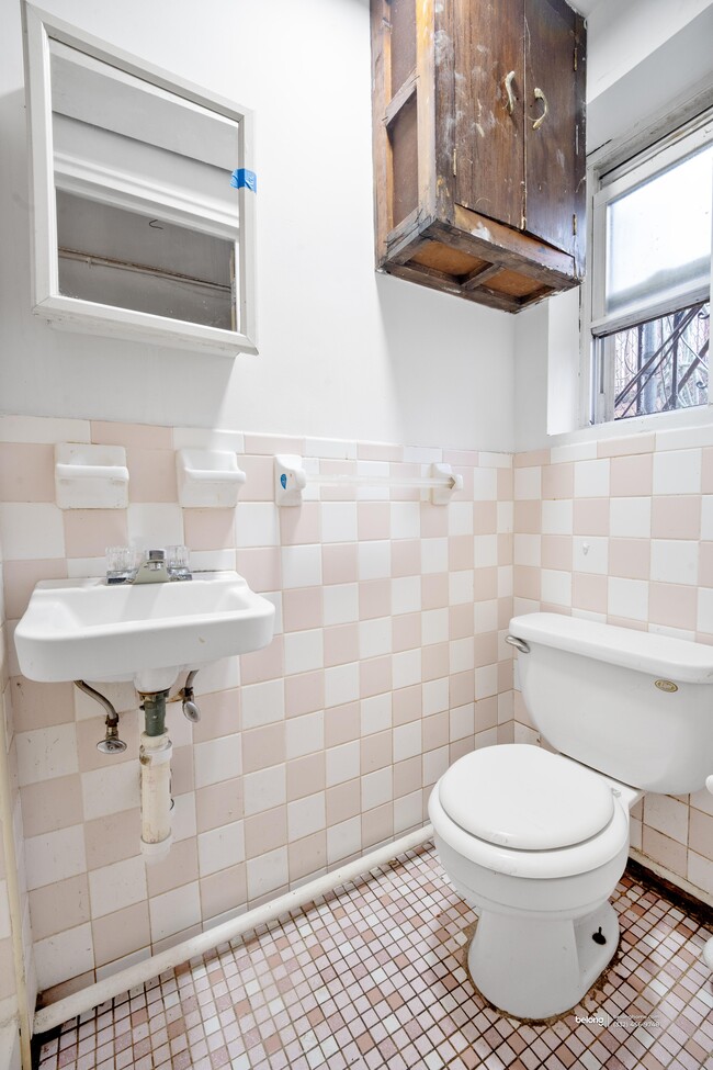 Building Photo - 3828A Barnes Ave