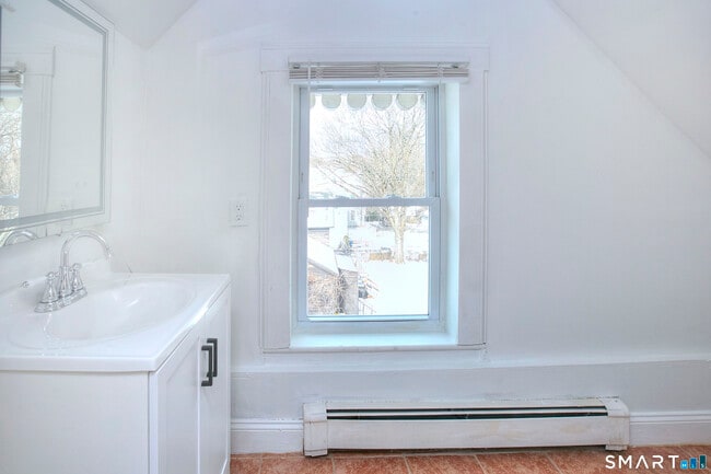 Building Photo - 56 Franklin St