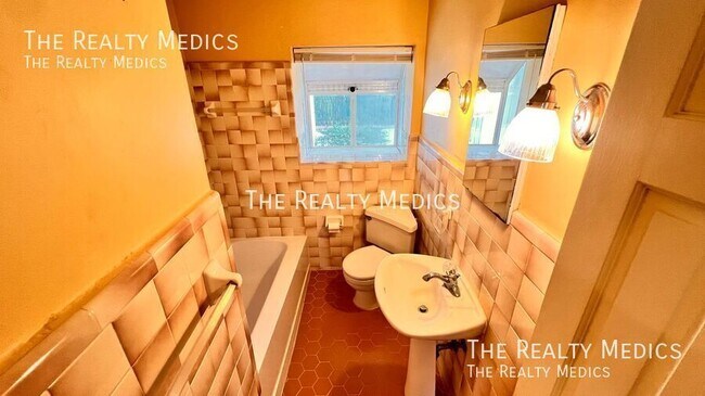 Building Photo - 1807 N Park Ave