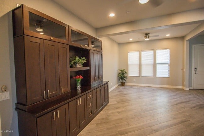 Building Photo - Gorgeous 4 Bed + den Single Level Home in gated community in North Peoria with RV Gate / BBQ!!