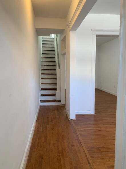 Building Photo - 2021 W Saratoga St