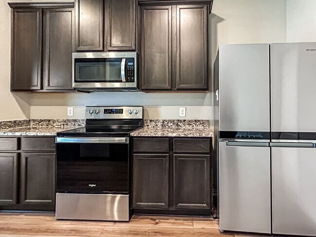 Building Photo - Beautifully Refreshed 3-Bedroom Home in De...