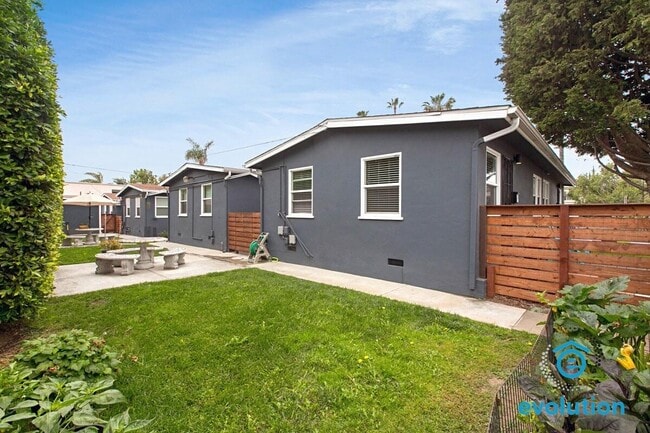 Building Photo - 4323-4333 Gresham St - 1405 Grand Ave