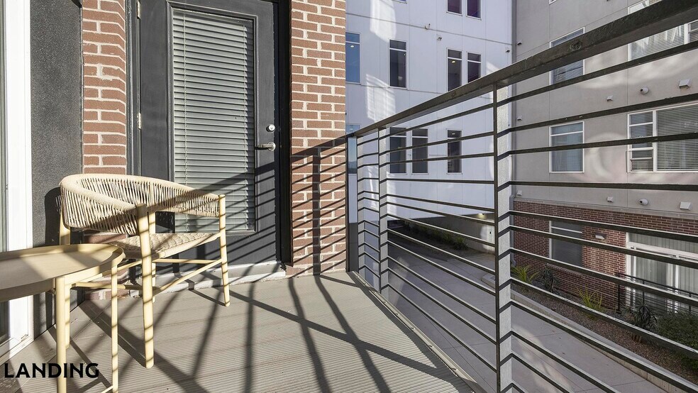 Building Photo - 1000 S Broadway