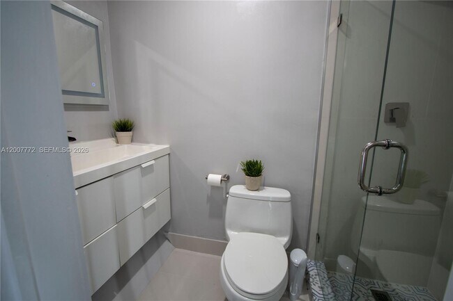 Building Photo - 2117 NE 123rd St