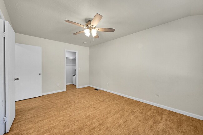 Building Photo - $1,945.00, 4-bed, 2-bath located in Colora...