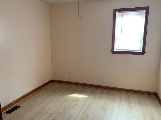 Building Photo - 226 Brightman St