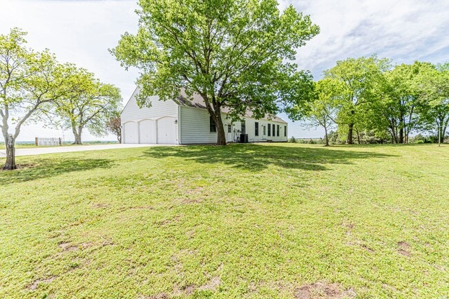 Building Photo - Please View 3D Virtual Walk-Through Before...