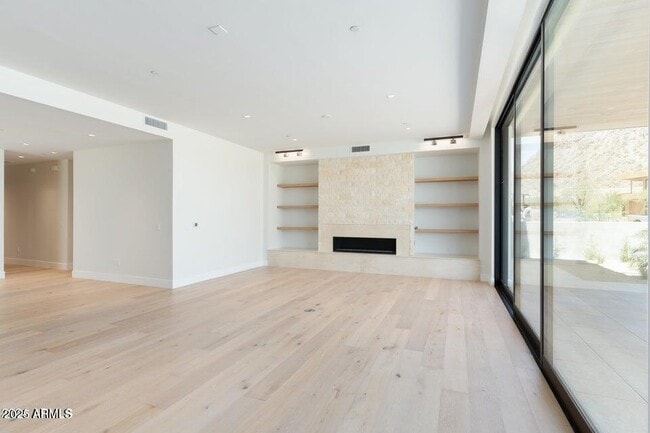Building Photo - 6321 E Phoenician Blvd