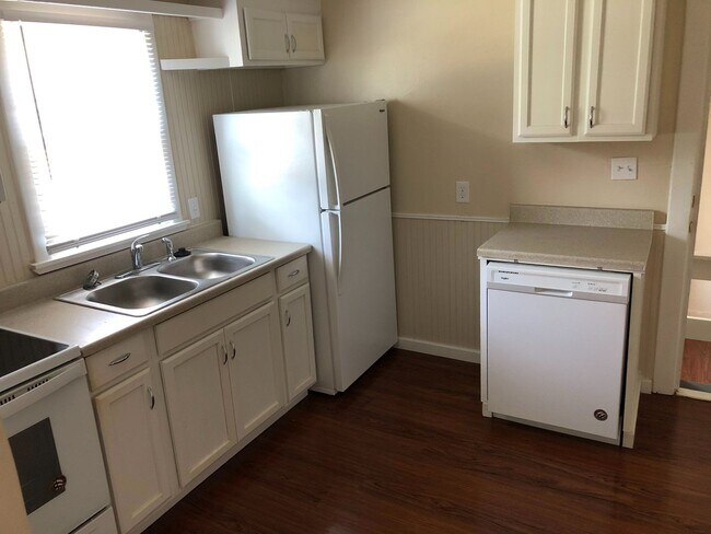 Building Photo - Single Family House For Rent - Newly Remod...