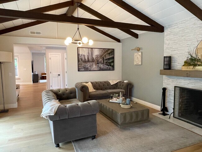 Building Photo - Stunning new build, top of the line everything, walk to town location, close to schools! INCLUDES...