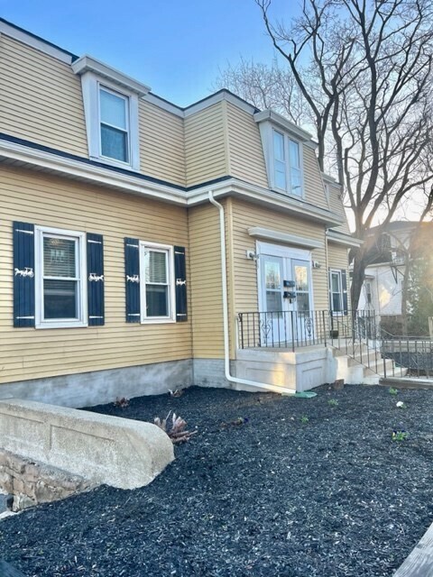 Building Photo - 429 High St