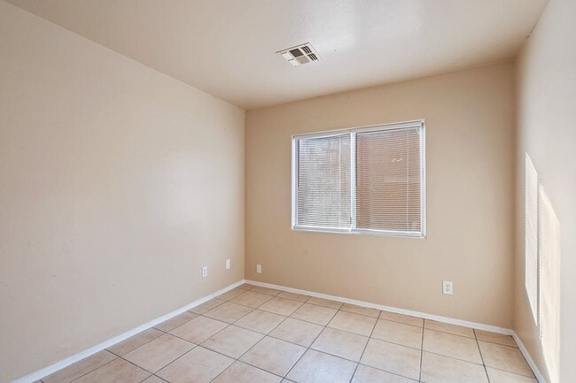 Building Photo - 6657 S Venetian Dr