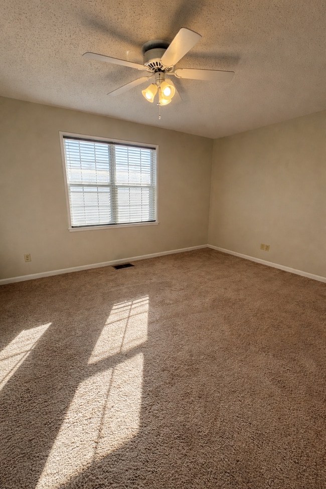 Building Photo - Spacious 2BR Townhome in Prime North of the River Location – Minutes from UA & Downtown