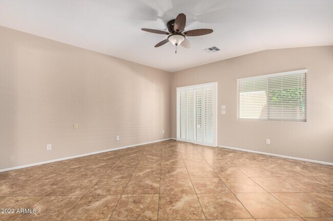Building Photo - 17556 W Bloomfield Rd