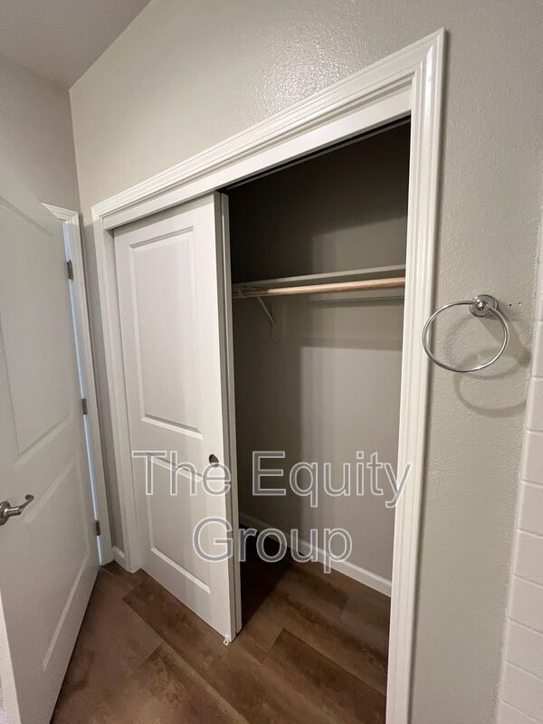 Building Photo - 510 S Summit St