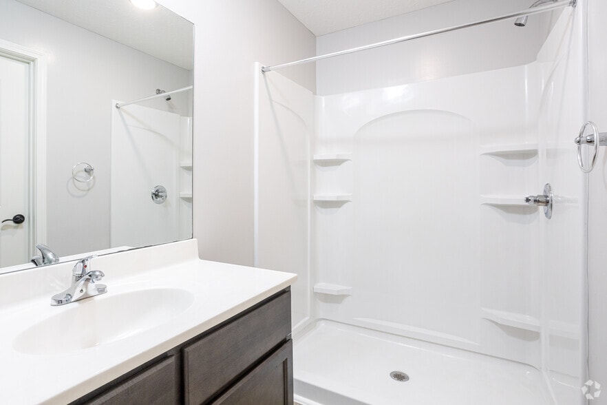3BR, 2BA - 1,350 SF - Bathroom - Shelby Oaks Apartments