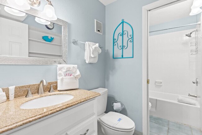 Building Photo - 5004 S Thomas Dr