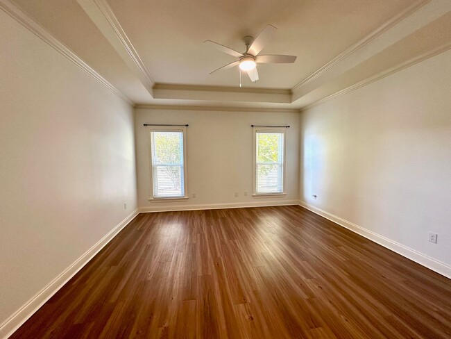 Building Photo - 10723 Hillbrook Ave