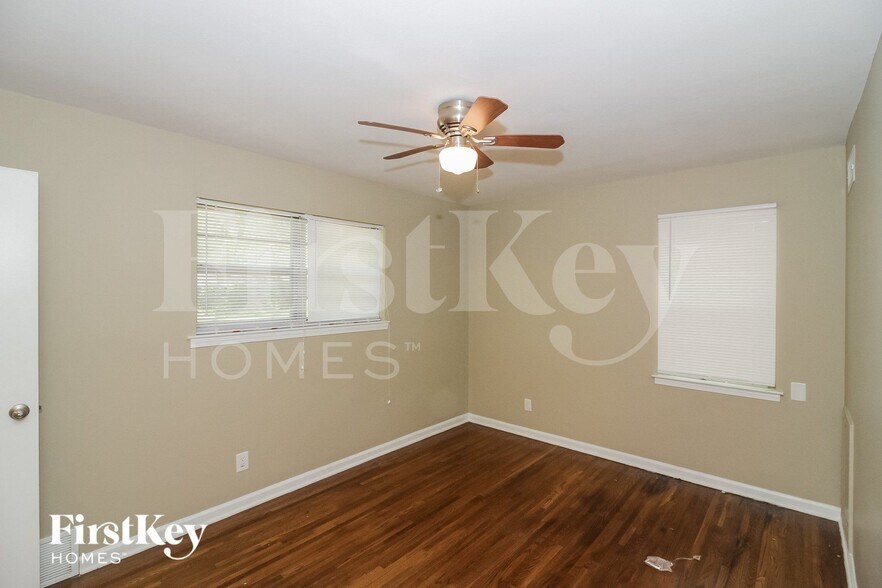 Building Photo - 5055 Woodlark Ave