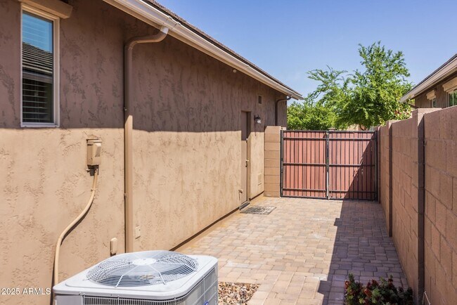 Building Photo - 20673 E Canary Way