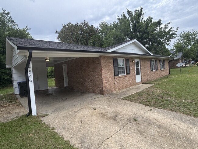 Building Photo - 4849 Rosehill Rd