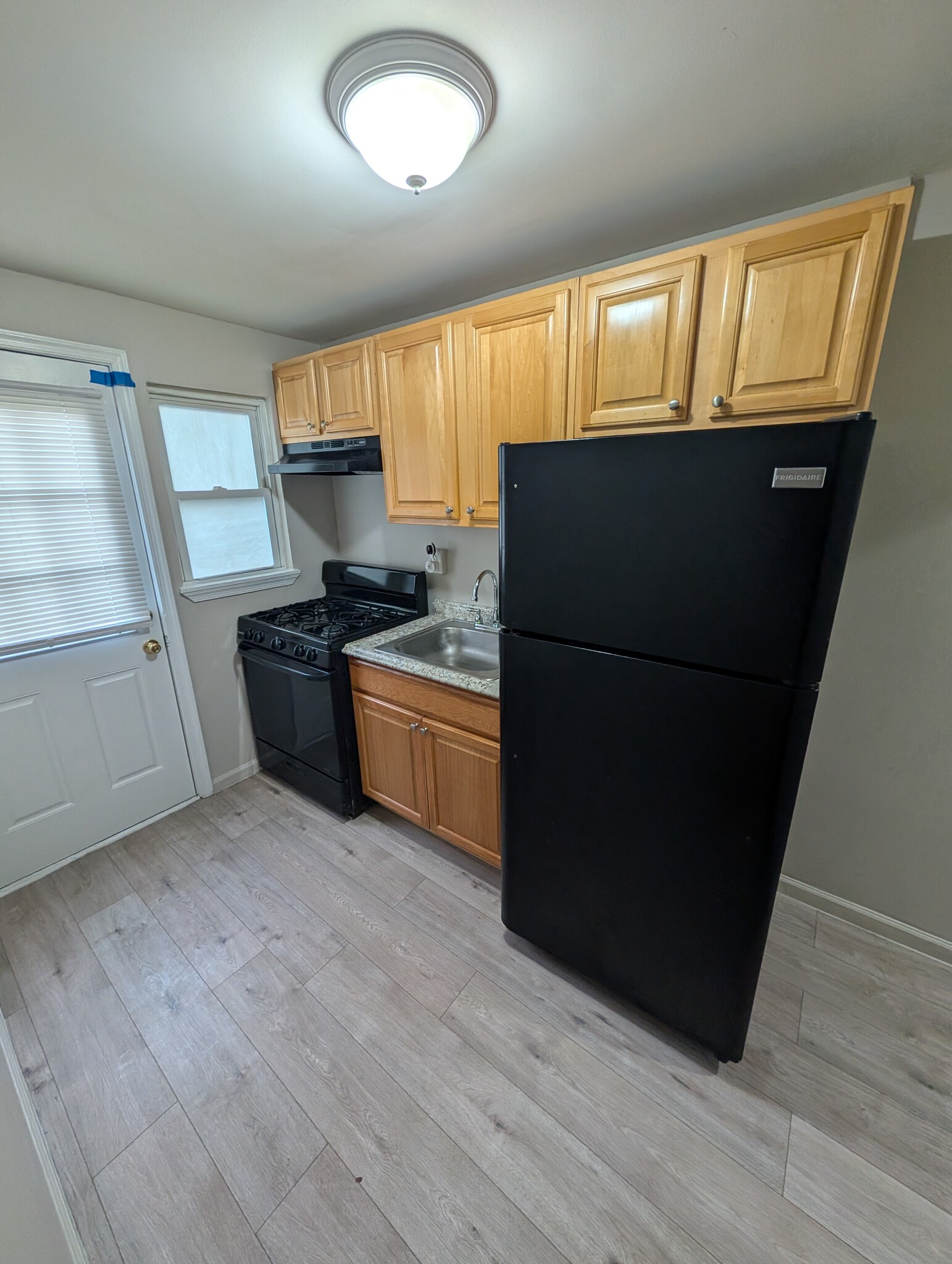 Building Photo - 4000 Elmora Ave