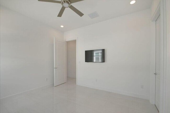 Building Photo - 12832 Veneto Springs Dr