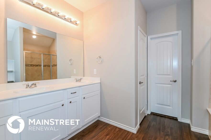 Building Photo - 571 Kara Dr