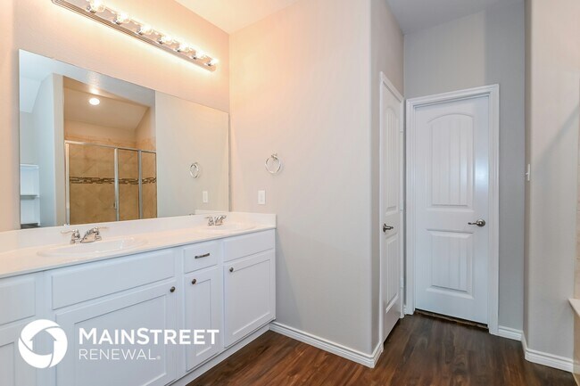 Building Photo - 571 Kara Dr