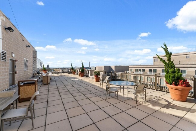 Building Photo - 1150 K St NW