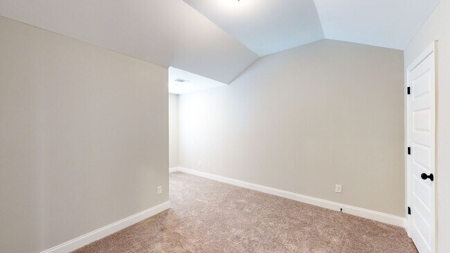 Building Photo - Conveniently located townhouse in Evans!
