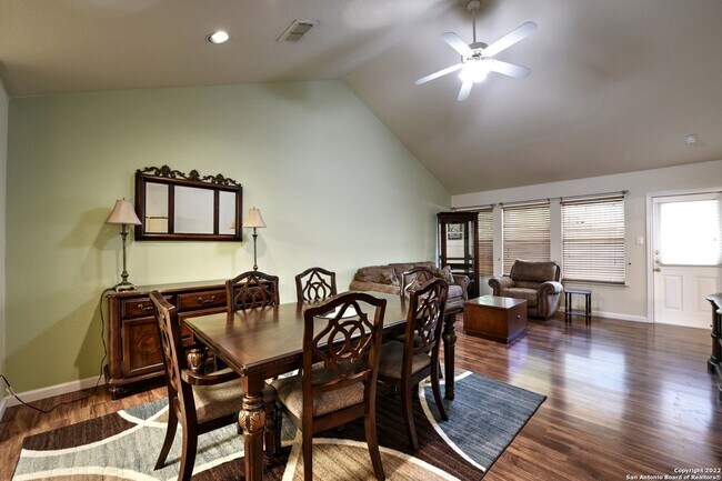 Building Photo - 3202 Eisenhauer Rd