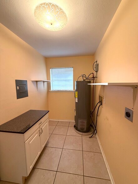 Laundry Room - 1114 Williams Blvd