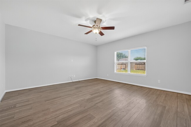 Building Photo - 5119 Harbor Palm Dr
