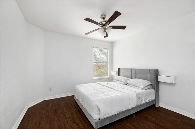 Building Photo - 2042 Mickle Creek Dr