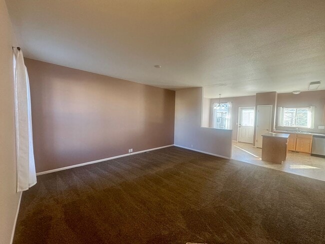 Building Photo - TWO BEDROOM TOWNHOME with AC