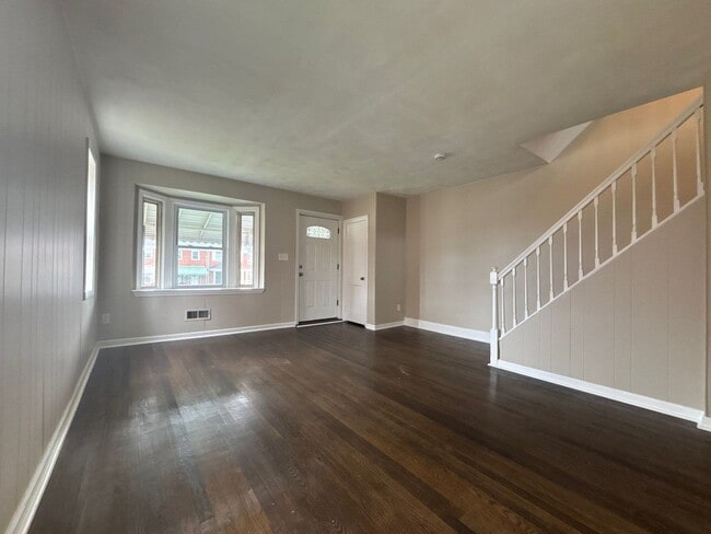 Building Photo - Stunning Three Bedroom Home In Essex