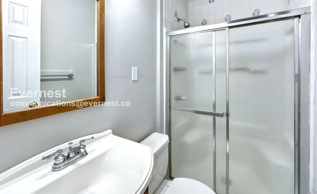 Building Photo - 2058 Mayflower Dr