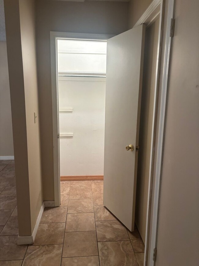 Building Photo - 2 Bedroom House in Pryor