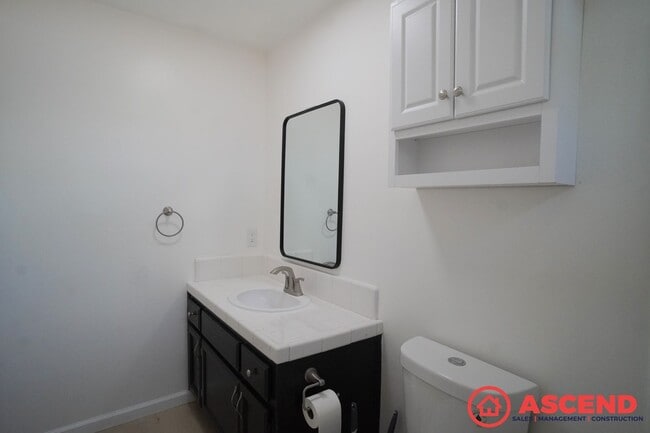 Building Photo - Beautiful Home Off Merle Haggard Dr!