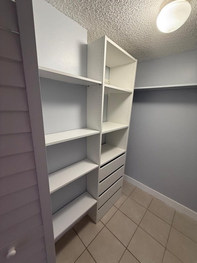 Building Photo - 16465 NE 22nd Ave