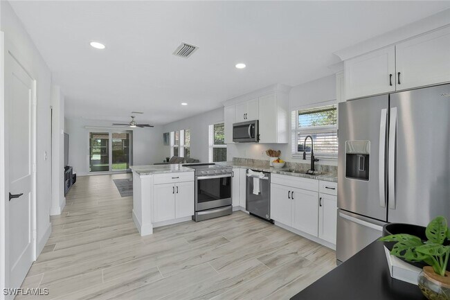 Building Photo - 2710 Arbutus St